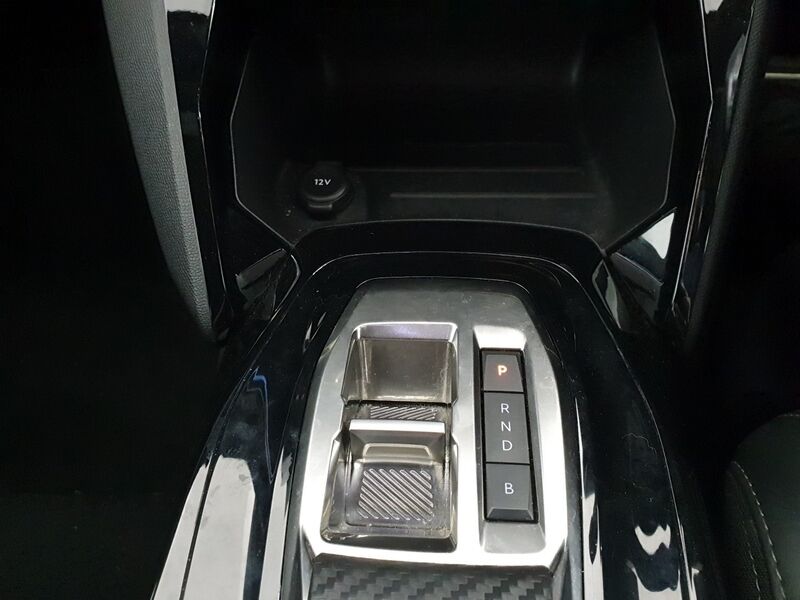 More views of Peugeot 208