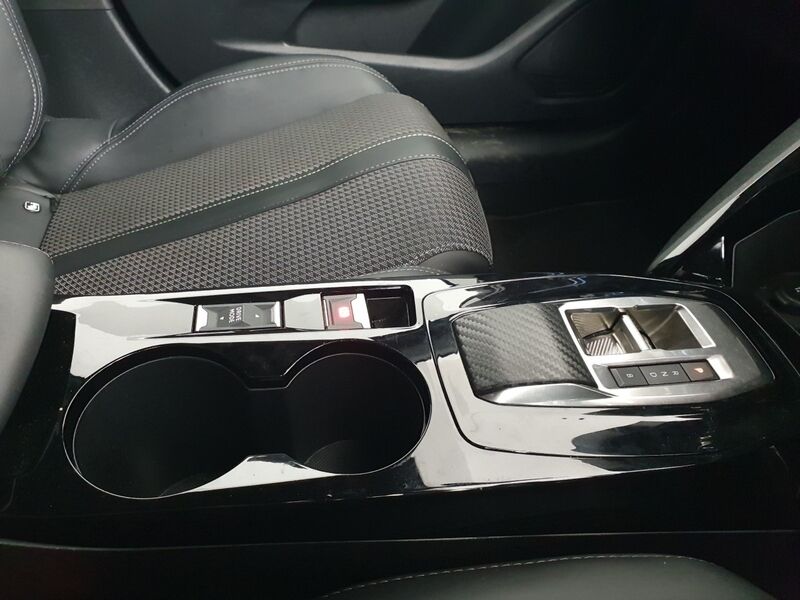 More views of Peugeot 208