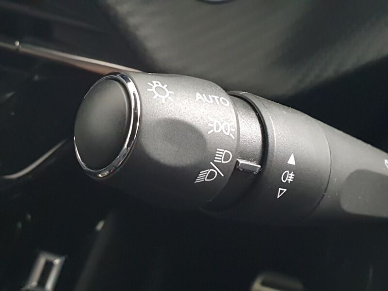 More views of Peugeot 208