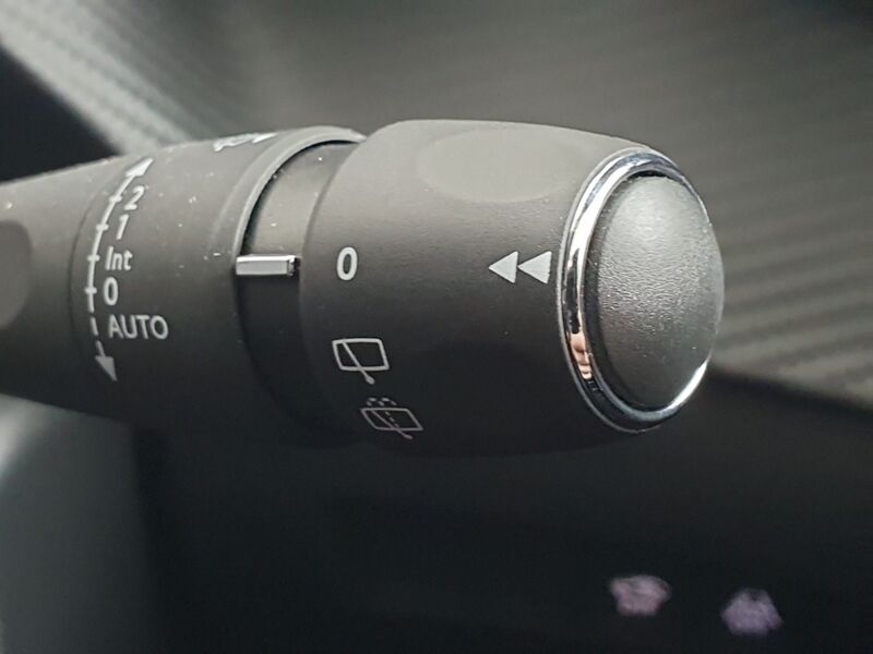 More views of Peugeot 208