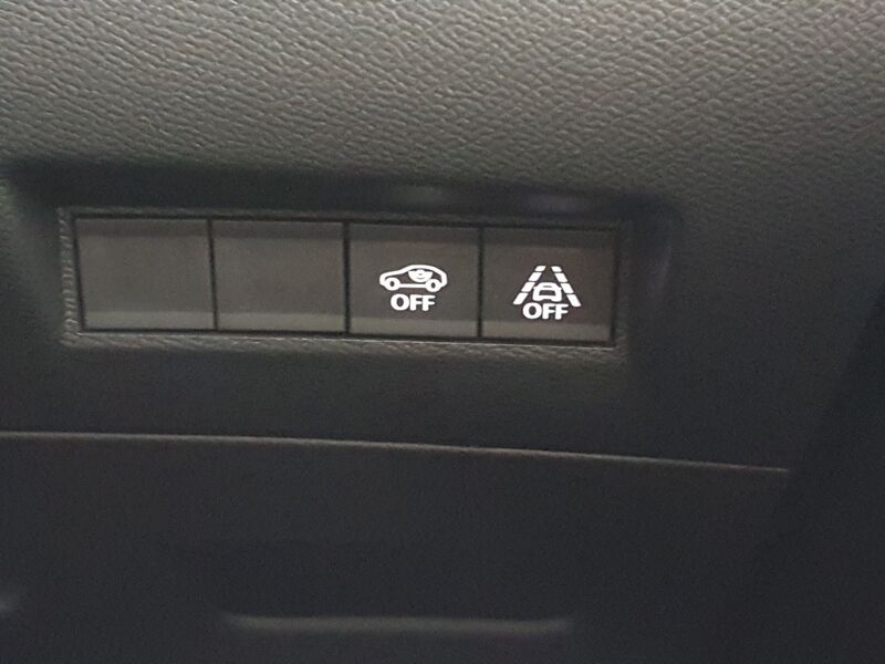 More views of Peugeot 208