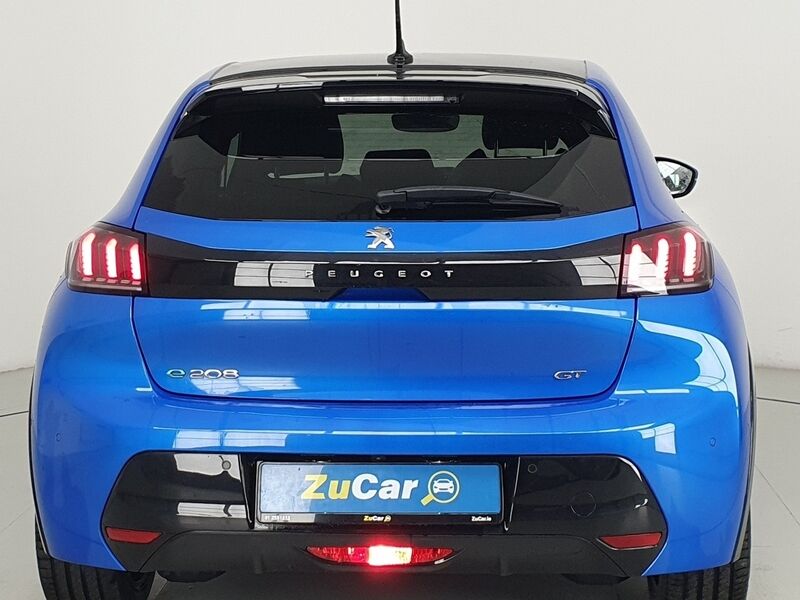 More views of Peugeot 208