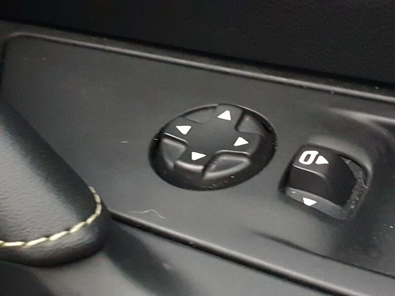 More views of Peugeot 208