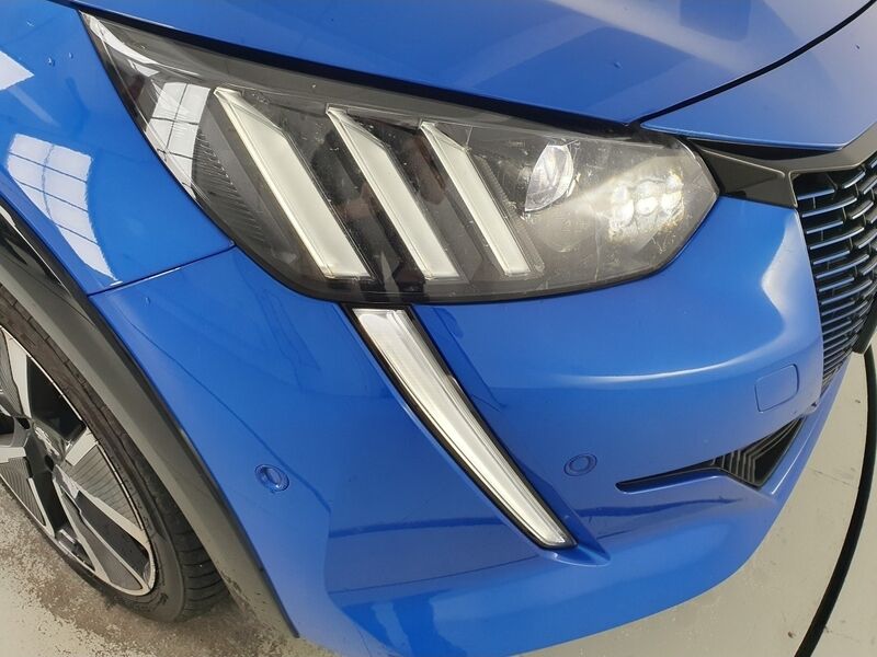 More views of Peugeot 208