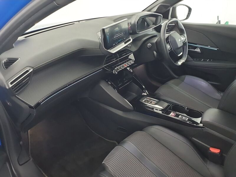 More views of Peugeot 208