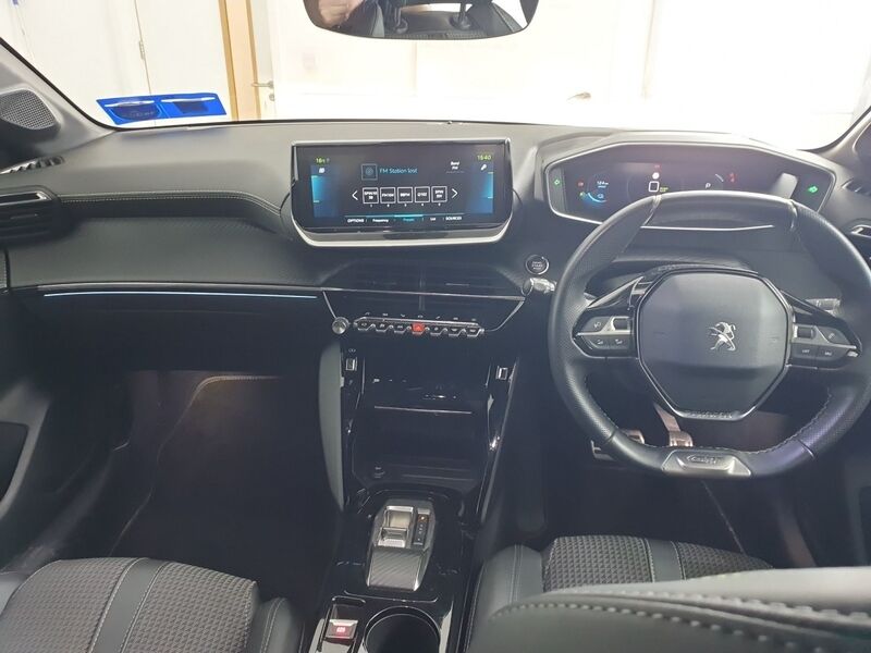 More views of Peugeot 208