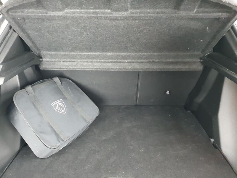 More views of Peugeot 2008