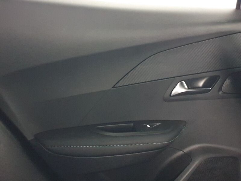 More views of Peugeot 2008