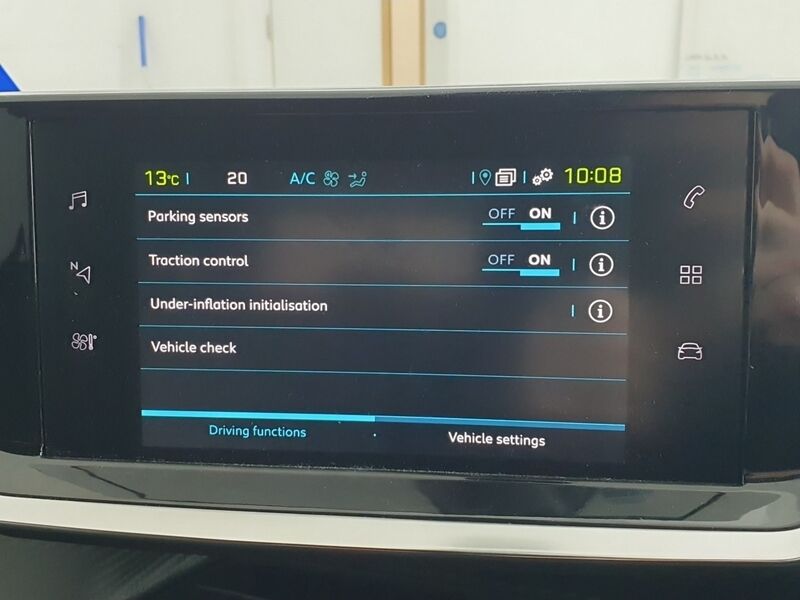 More views of Peugeot 2008