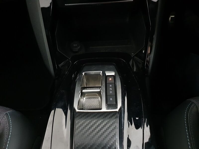 More views of Peugeot 2008