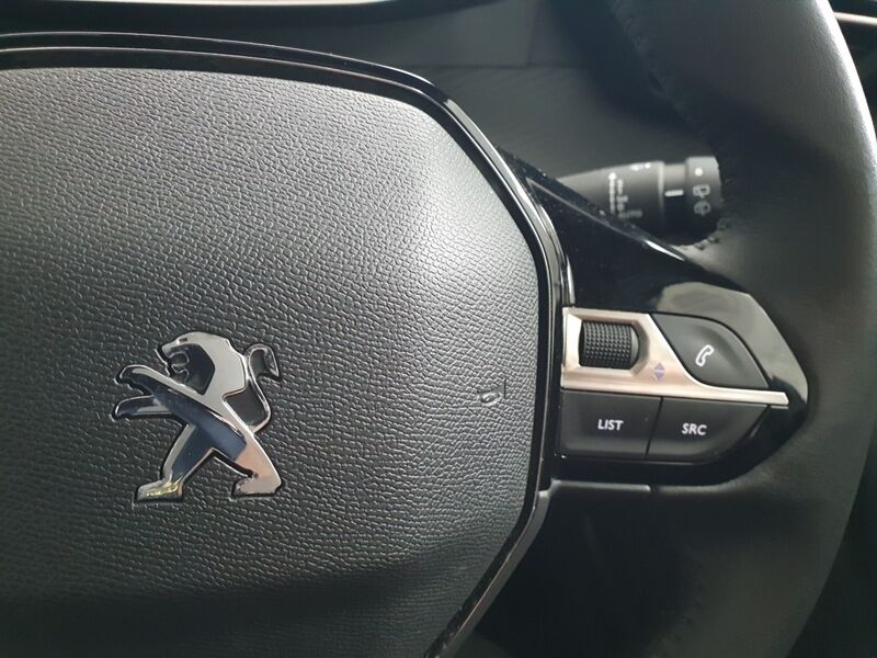More views of Peugeot 2008