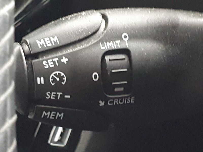 More views of Peugeot 2008