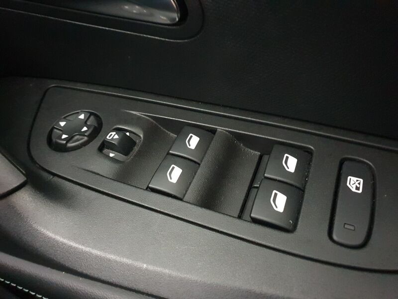 More views of Peugeot 2008