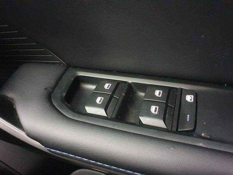 More views of MG MG4