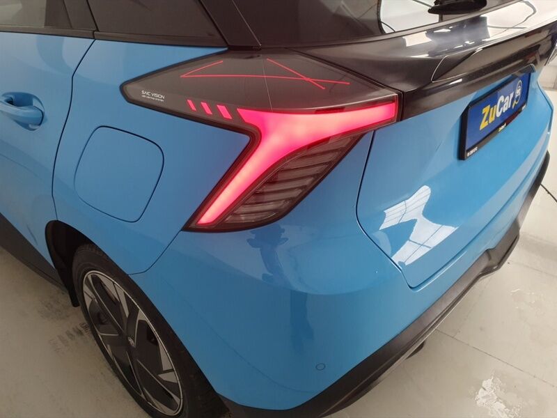 More views of MG MG4