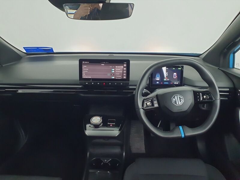 More views of MG MG4