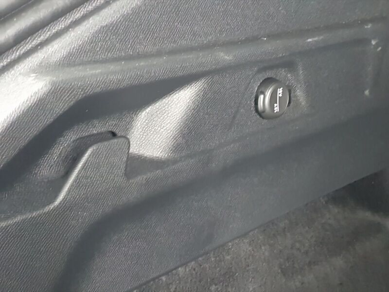 More views of Peugeot 3008