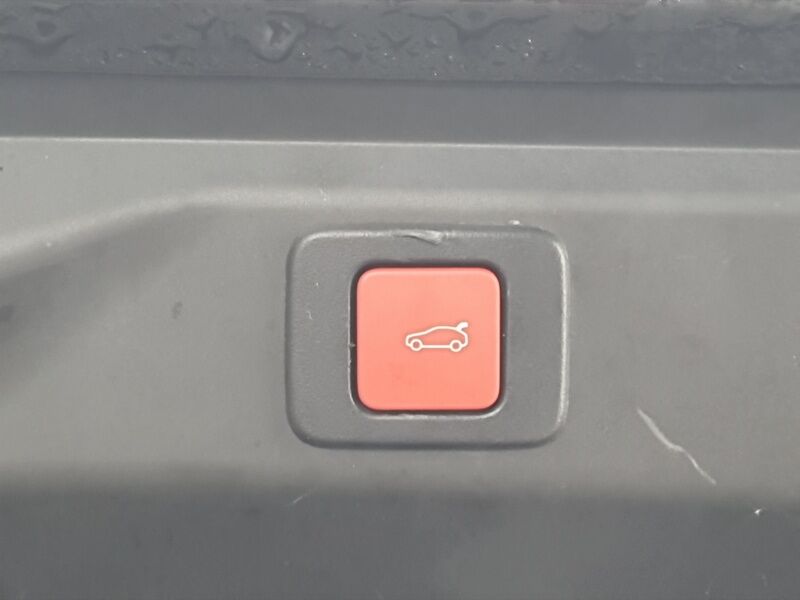 More views of Peugeot 3008