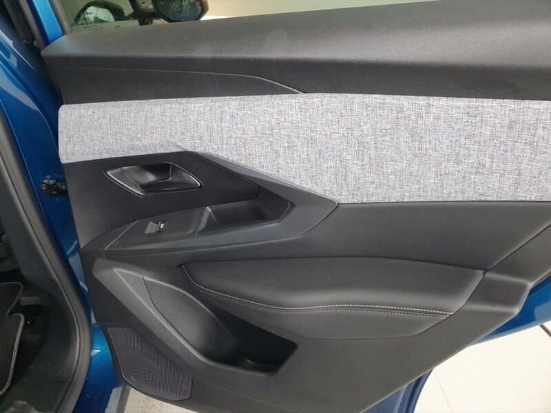 More views of Peugeot 3008