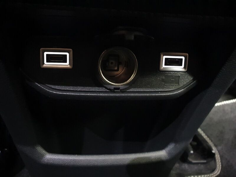 More views of Peugeot 3008