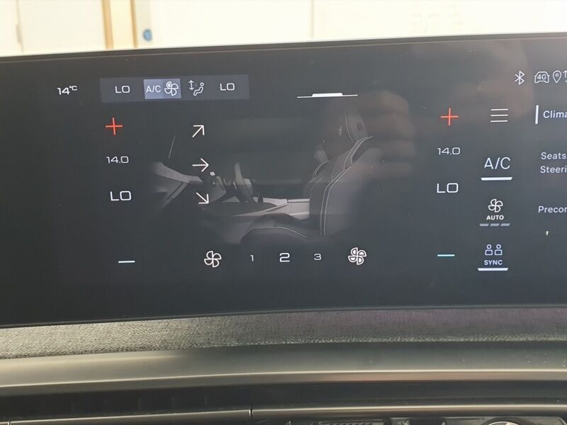 More views of Peugeot 3008