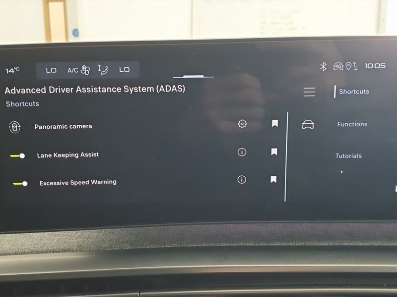 More views of Peugeot 3008