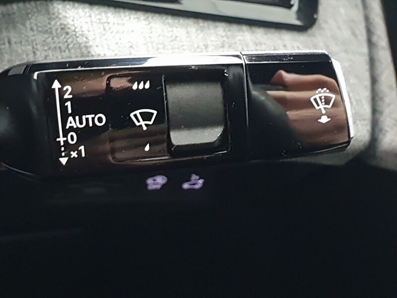 More views of Peugeot 3008