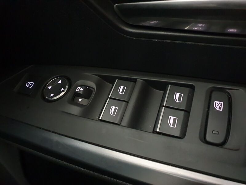 More views of Peugeot 3008