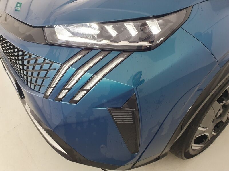More views of Peugeot 3008