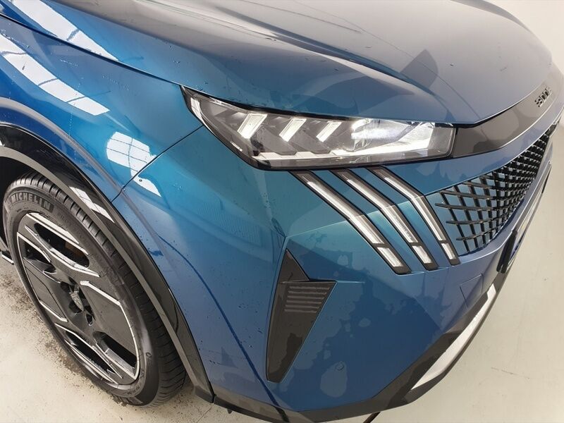 More views of Peugeot 3008