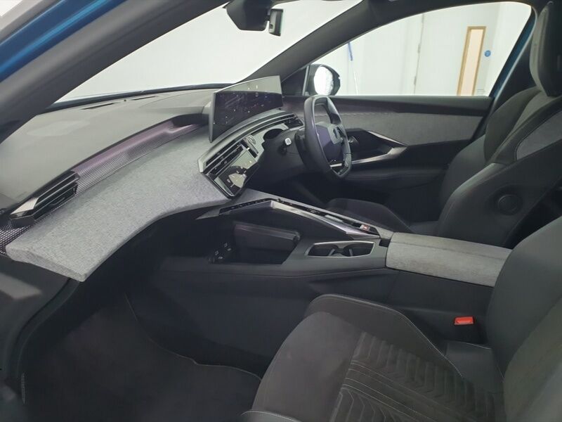 More views of Peugeot 3008