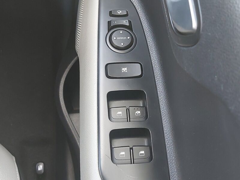 More views of Kia Stonic