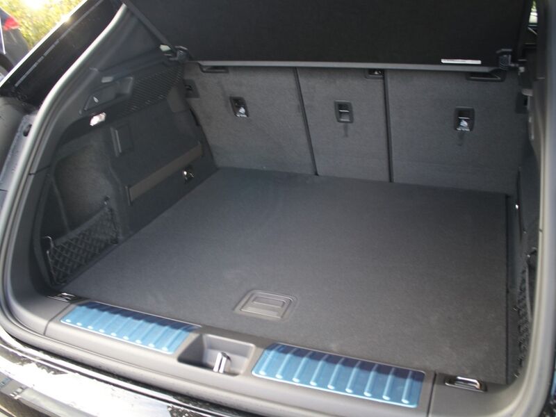 More views of Porsche Macan