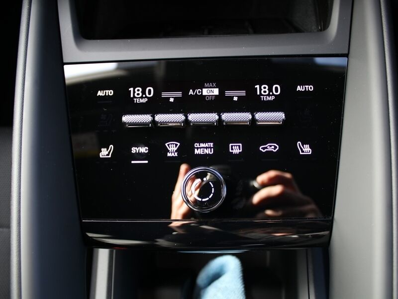 More views of Porsche Macan