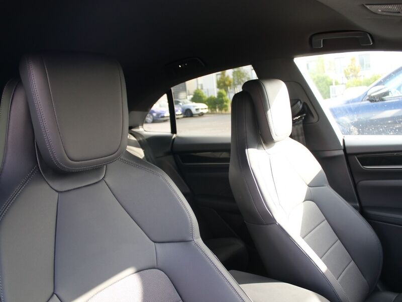 More views of Porsche Macan