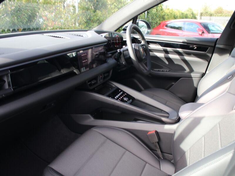 More views of Porsche Macan