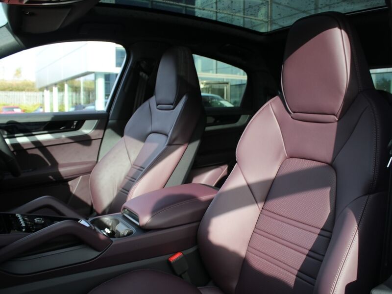 More views of Porsche Cayenne