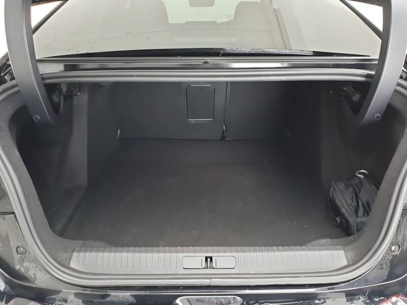 More views of Citroen E-C4 X 