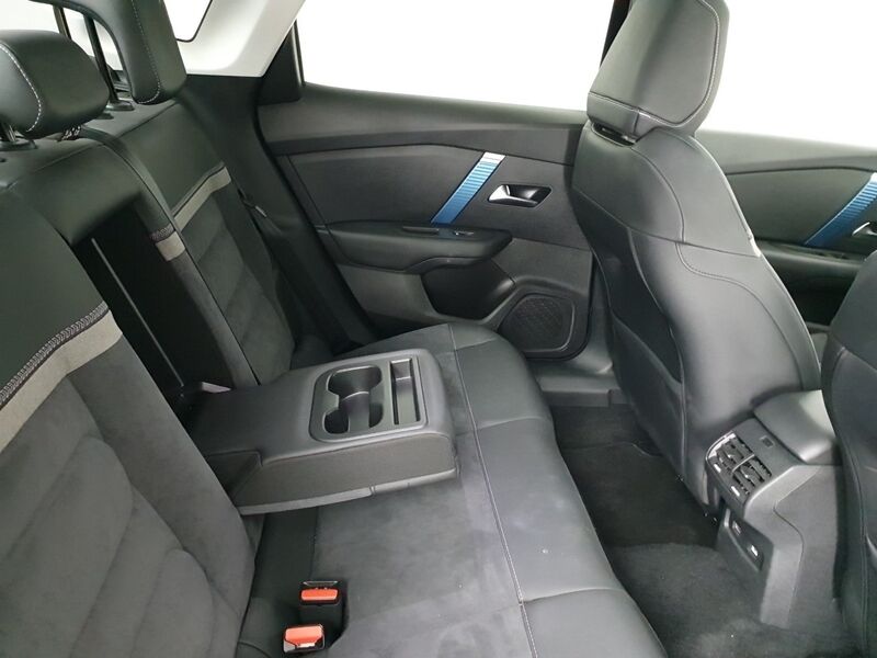 More views of Citroen E-C4 X 