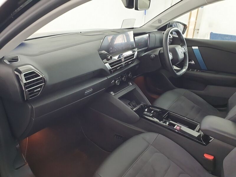 More views of Citroen E-C4 X 