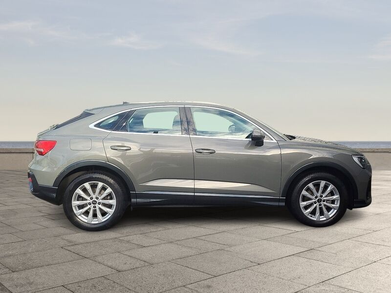 More views of Audi Q3