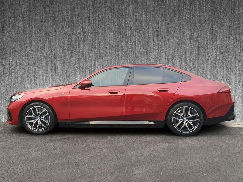 More views of BMW i5