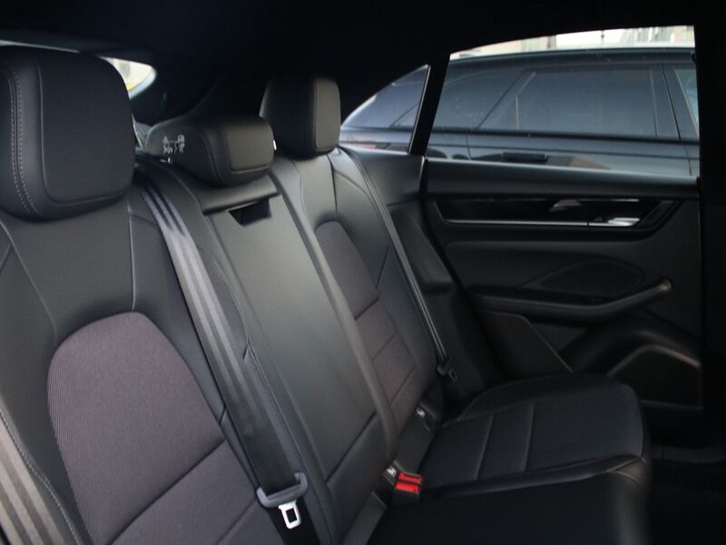 More views of Porsche Macan