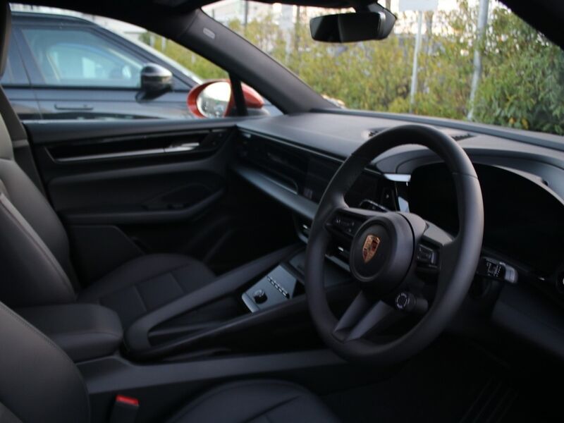 More views of Porsche Macan