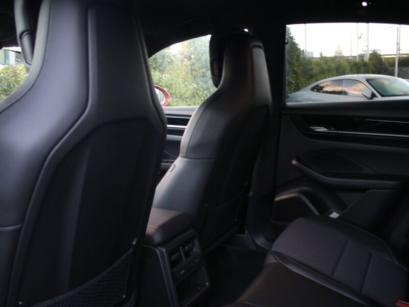 More views of Porsche Macan