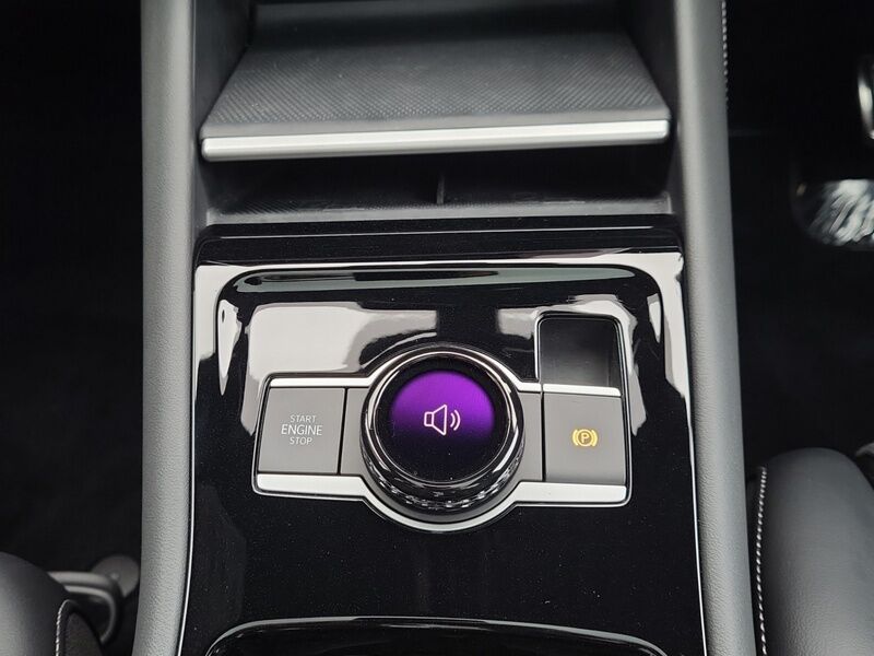 More views of Volkswagen Tayron