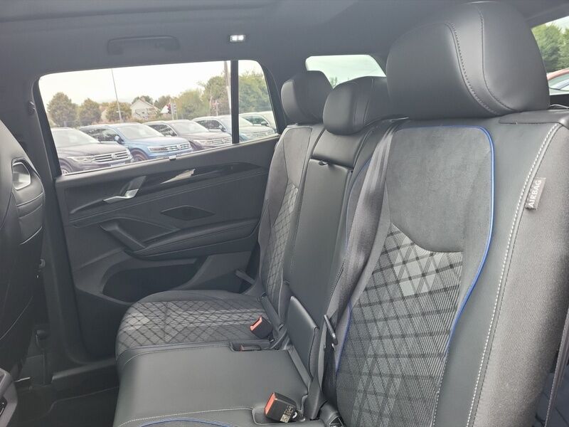 More views of Volkswagen Tayron