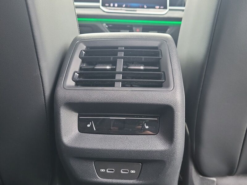 More views of Volkswagen Tayron