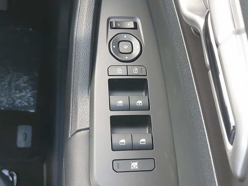 More views of Kia Sportage