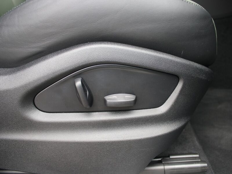 More views of Porsche Cayenne